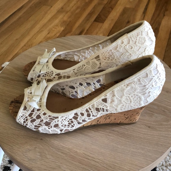 Report Shoes - Report Lace Wedges!